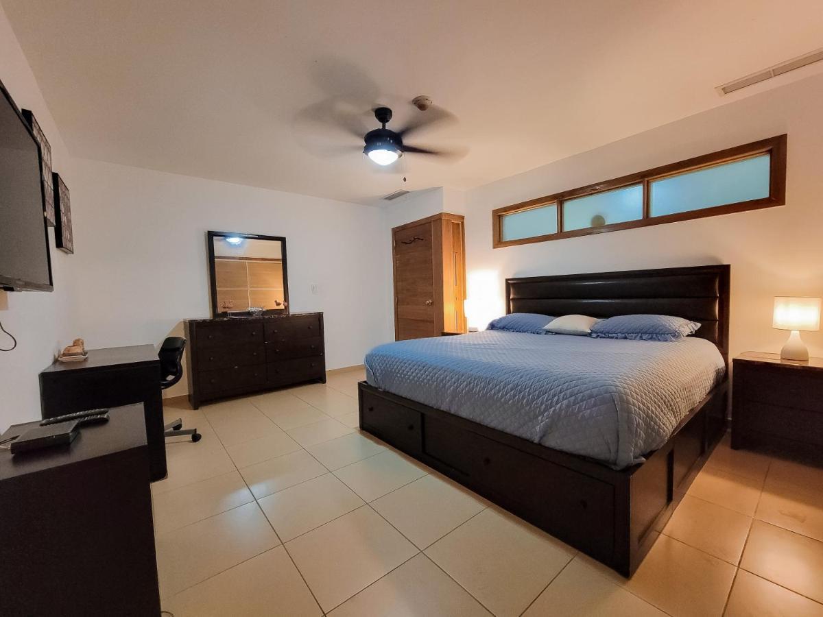 Marbella Towers Beachfront 2 Bedrooms フアン・ドリオ エクステリア 写真