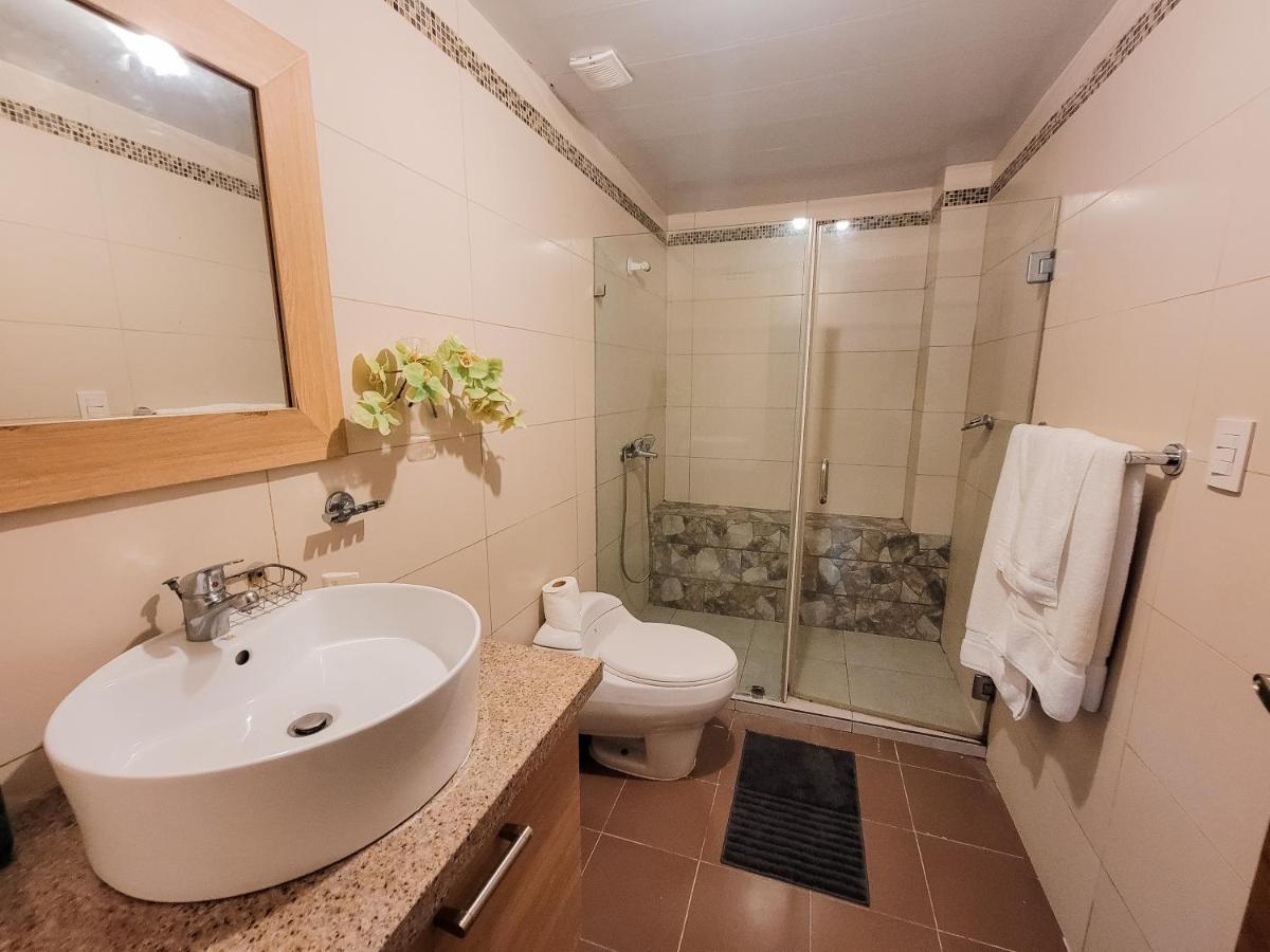 Marbella Towers Beachfront 2 Bedrooms フアン・ドリオ エクステリア 写真