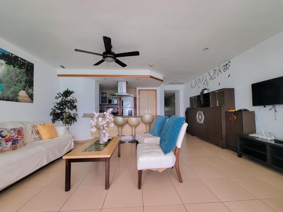 Marbella Towers Beachfront 2 Bedrooms フアン・ドリオ エクステリア 写真